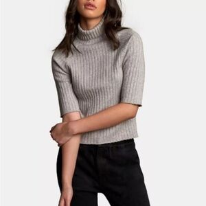 RVCA women’s ribbed short sleeve tan turtleneck sweater Size Medium